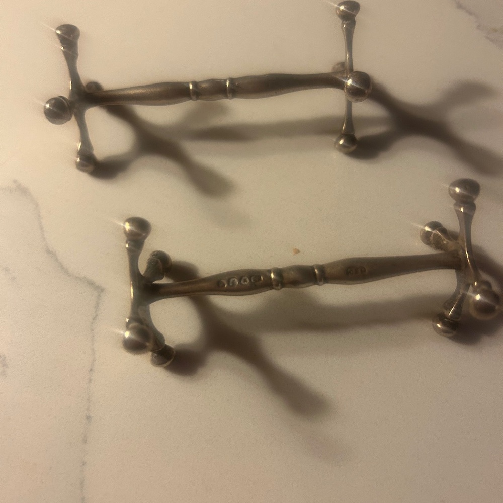 Knife rests